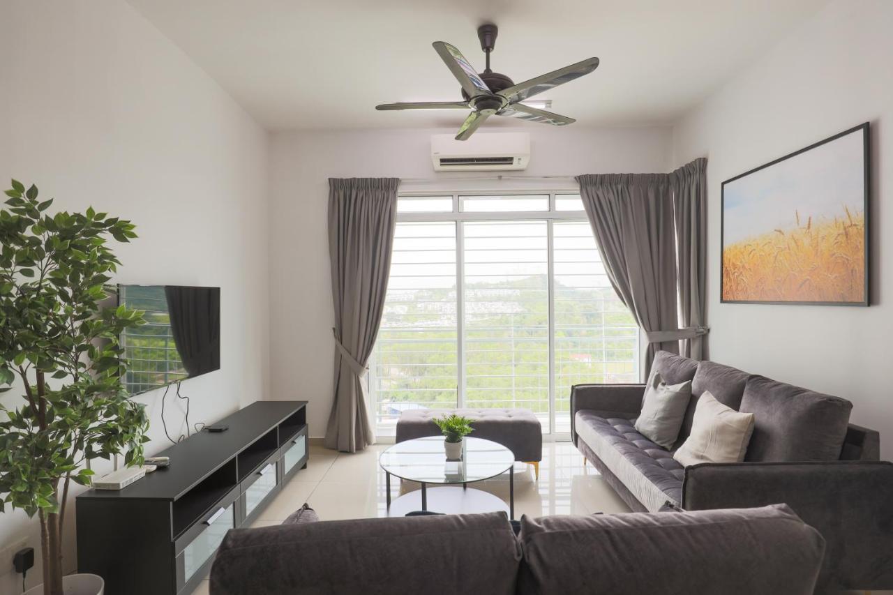 Cozy 3-Bedroom Condo With Pool - Seri Kembangan Extérieur photo