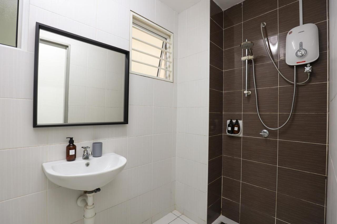 Cozy 3-Bedroom Condo With Pool - Seri Kembangan Extérieur photo