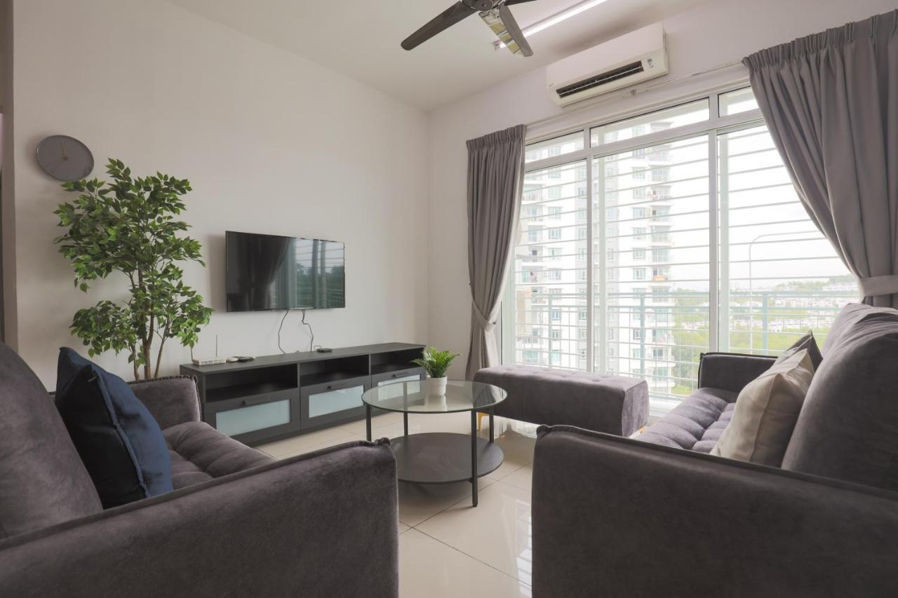 Cozy 3-Bedroom Condo With Pool - Seri Kembangan Extérieur photo